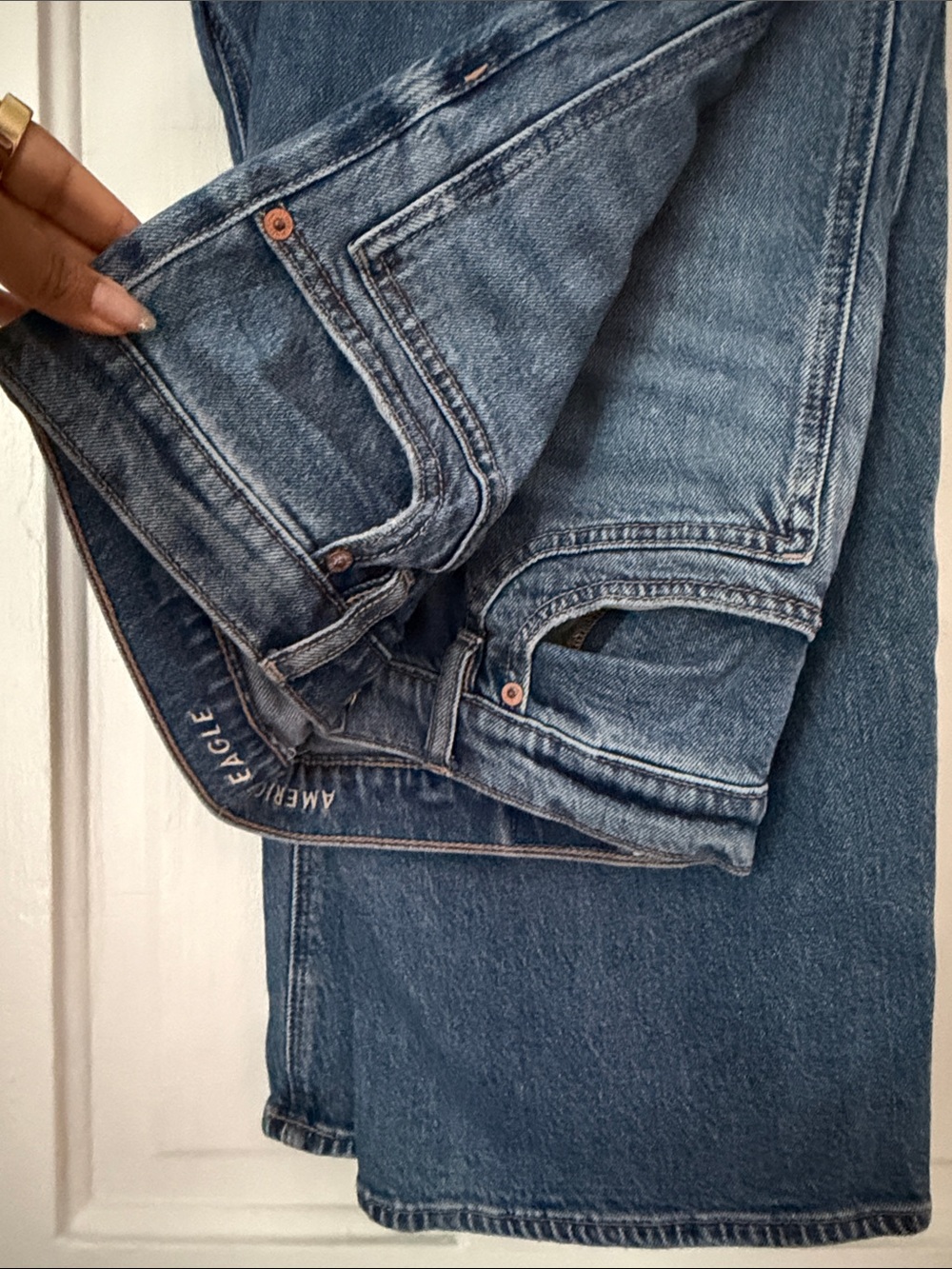 American Eagle Outfitters Curve Stovepipe - like new - cool classic blue color